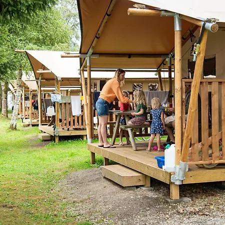 Ardenparks Petite Suisse אתר קמפינג Dochamps